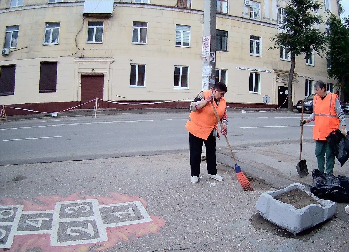 💼 «Городская Управляющая Компания» приглашает на работу дворников! 🌿