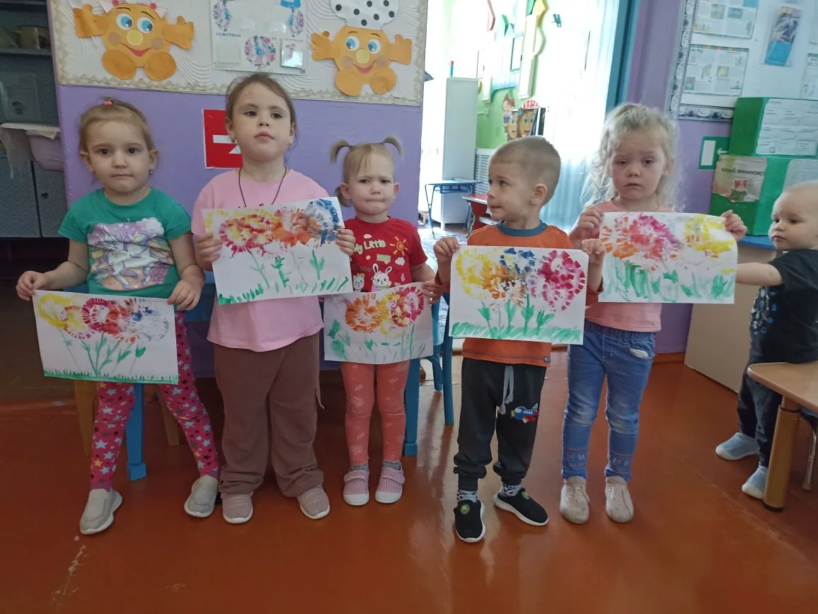 Занятие по нетрадиционным техникам рисования "Какого цвета,лето?