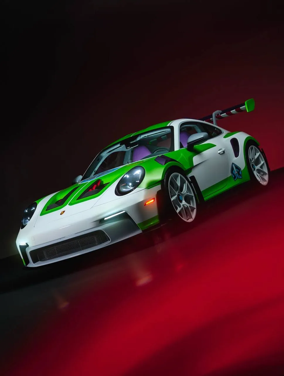 Porsche заколлабилась с «Историей игрушек» и создала три уникальных 911:

• GT3 RS в стиле Базза Лай