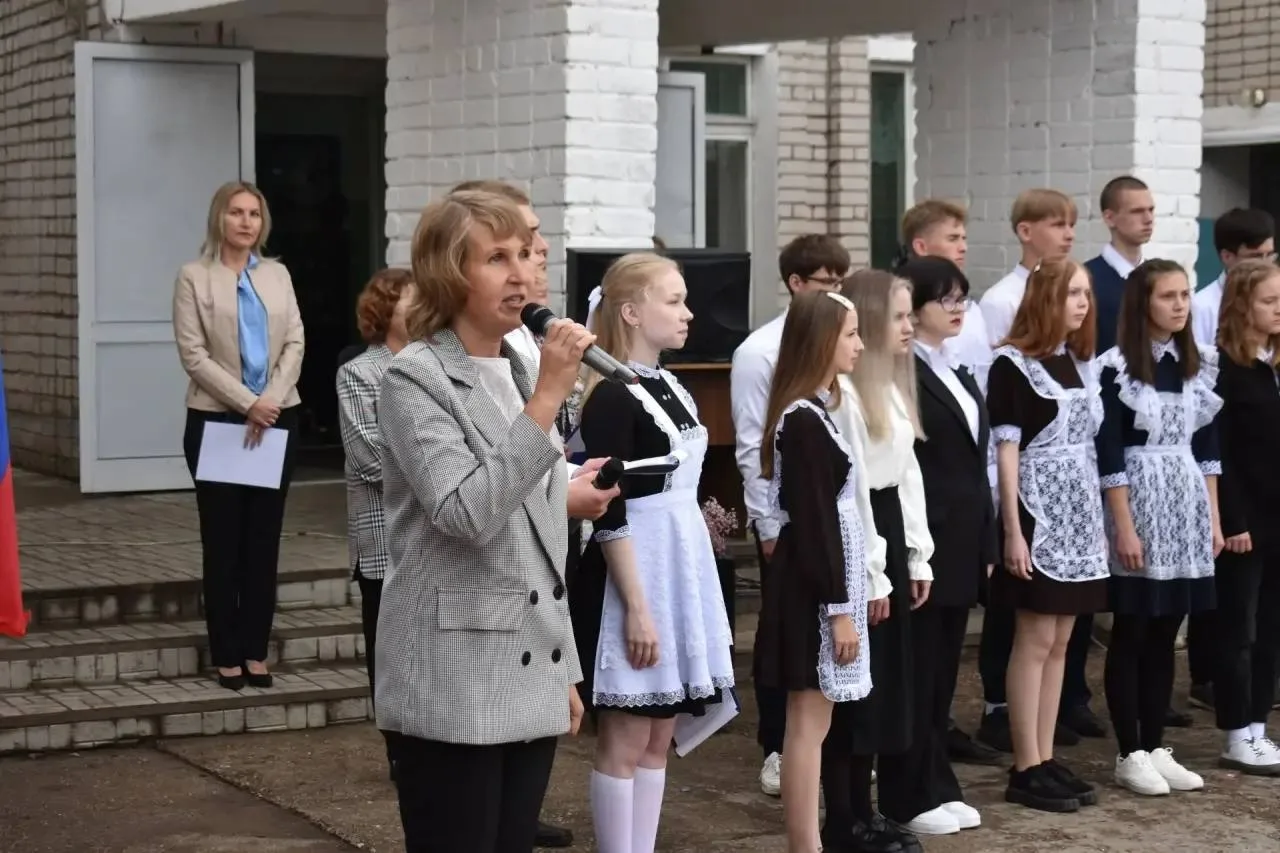 💫 Потомственный педагог, депутат, коллекционер виниловых пластинок и директор школы № 2 г. Омутнинск