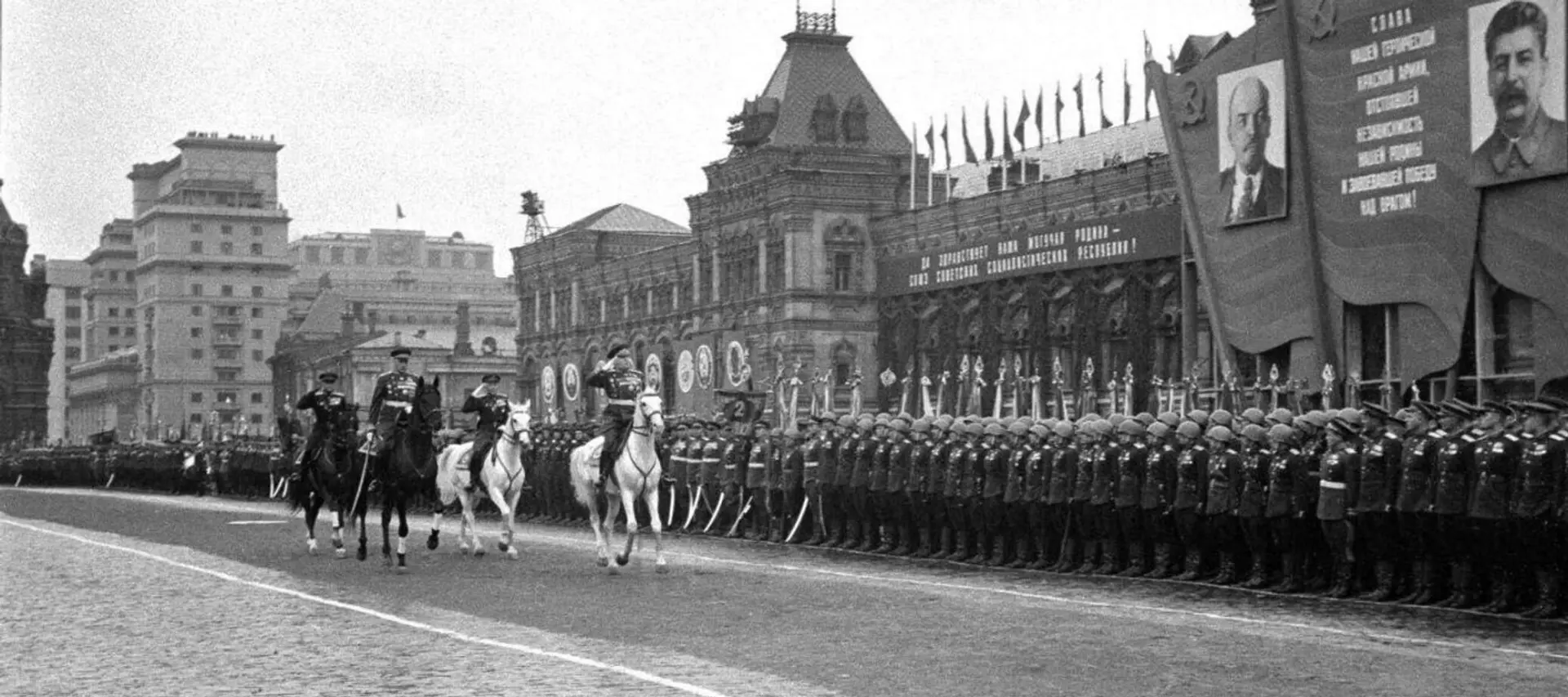 24 июня 1945 года Красная площадь в Москве стала местом величайшего события в истории страны — Перво