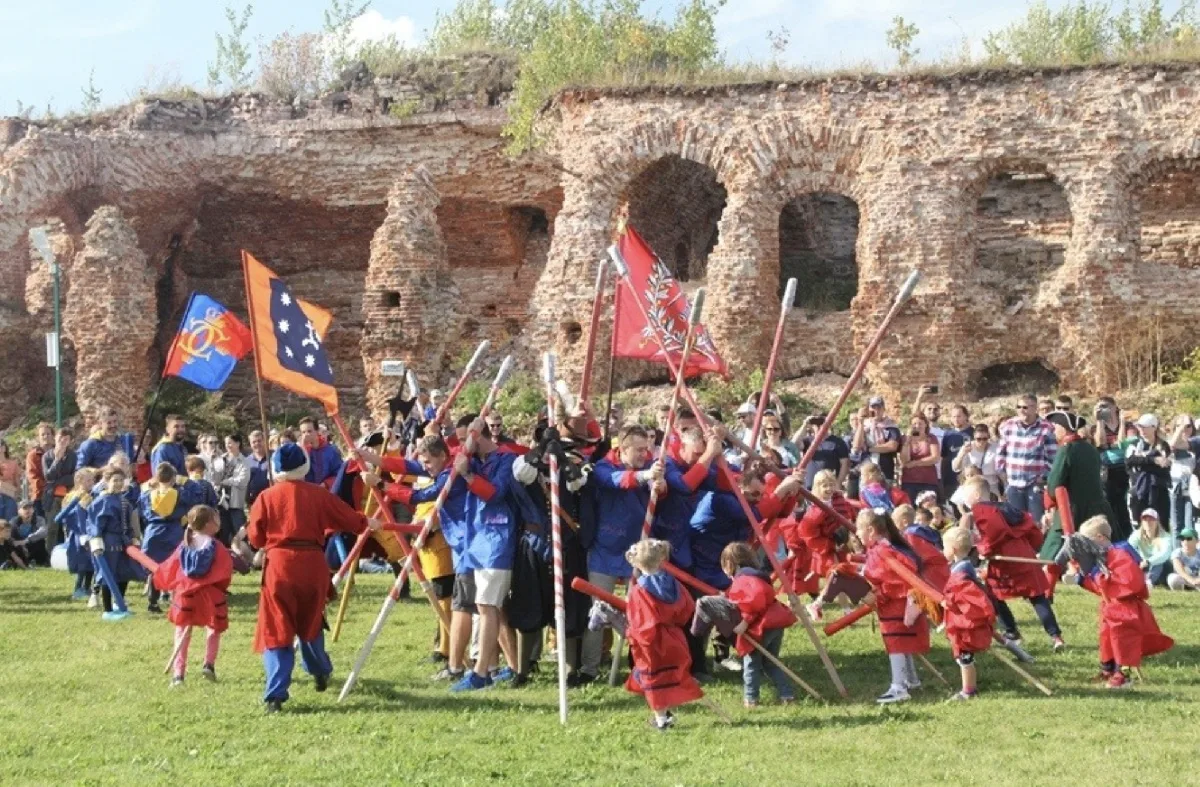 🛡️5 и 6 сентября в крепости Орешек (Шлиссельбург) пройдёт фестиваль «День крепости Орешек»

В прогр