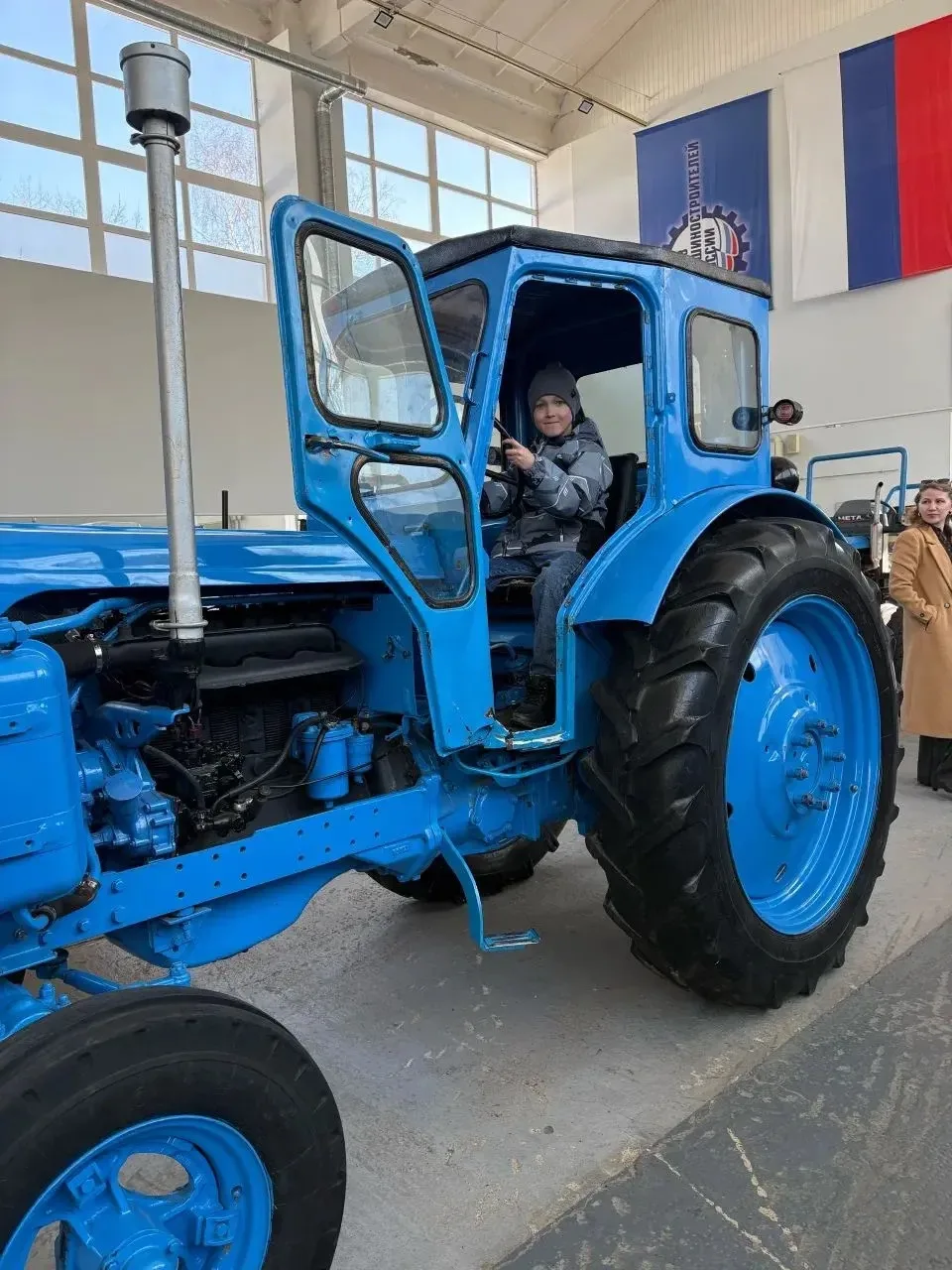 🚜Ученики 1г класса посетили Музей истории трактора. Ребята увидели два вида экспозиций. Первая истор