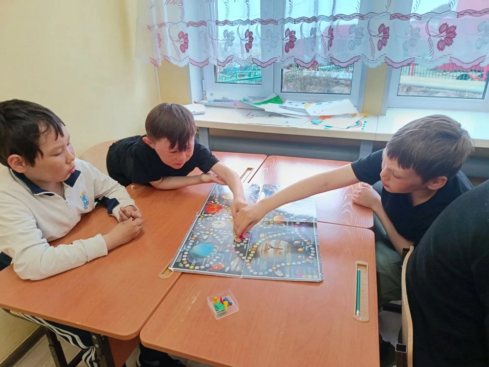 Настольные игры в летнем лагере: больше, чем просто развлечение! ☀️🎲