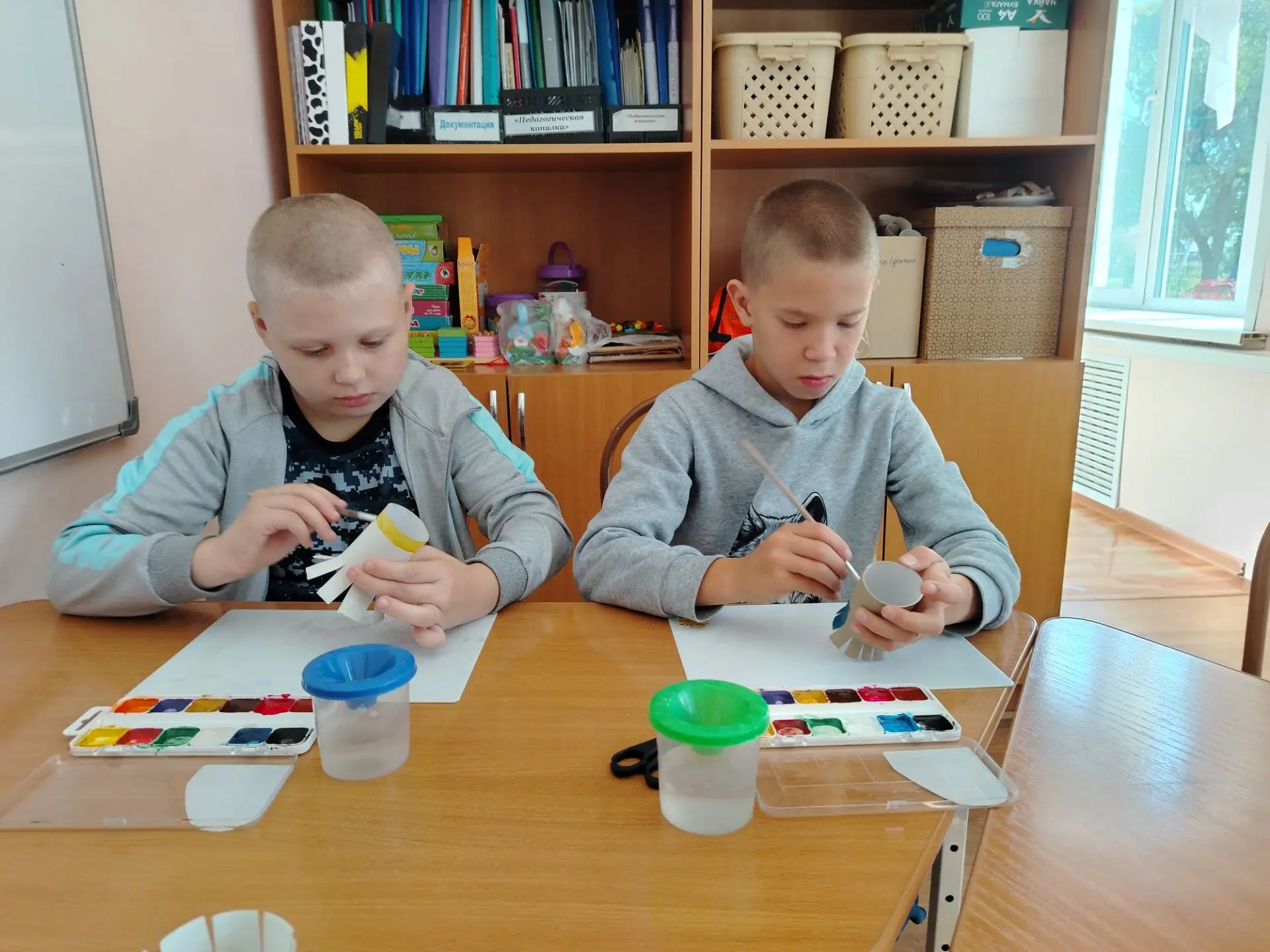 Коррекционное занятие по творчеству "Изготовление поделок из втулок"