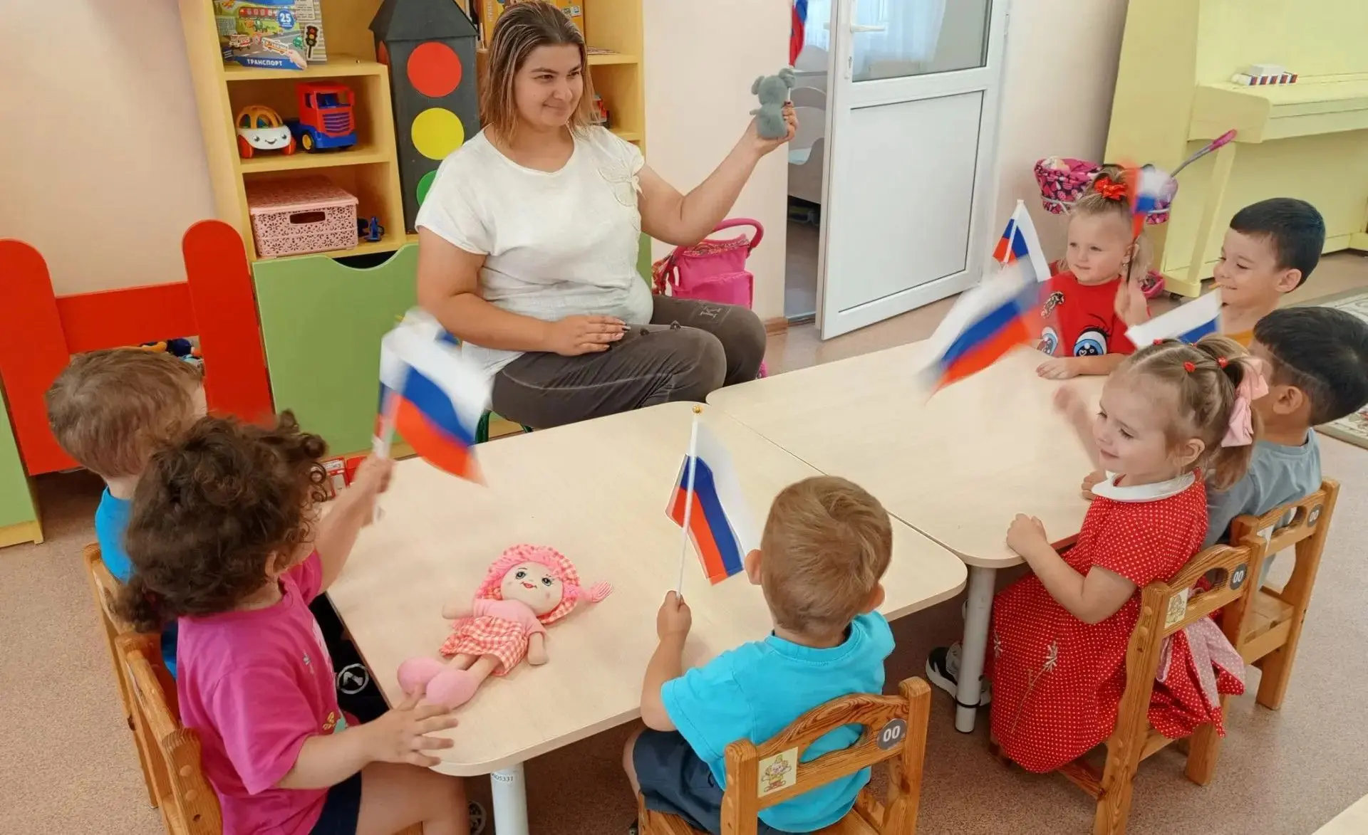 21 августа, накануне Дня российского флага, для детей группы «Малышок» было проведено м...