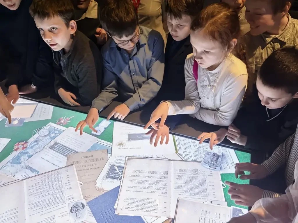 НОВОСТИ ИЗ КЛАССОВ 📣  15 апреля учащиеся 4 «В» и 4 «Г» классов посетили Музей железных дорог🚉  🛤️Реб