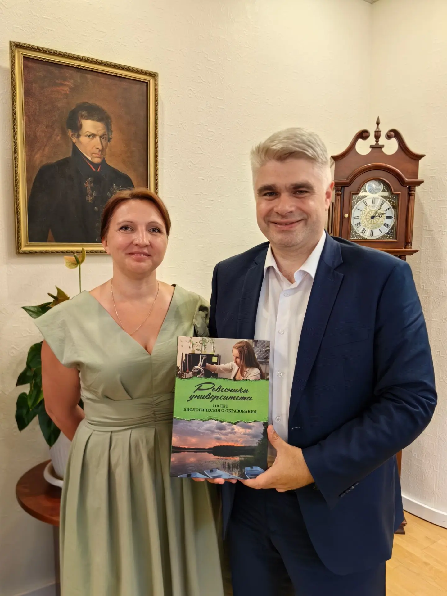 Вышла в свет книга «Ровесники Университета. 110 лет биологического образования».
 
Книга о нашем уни