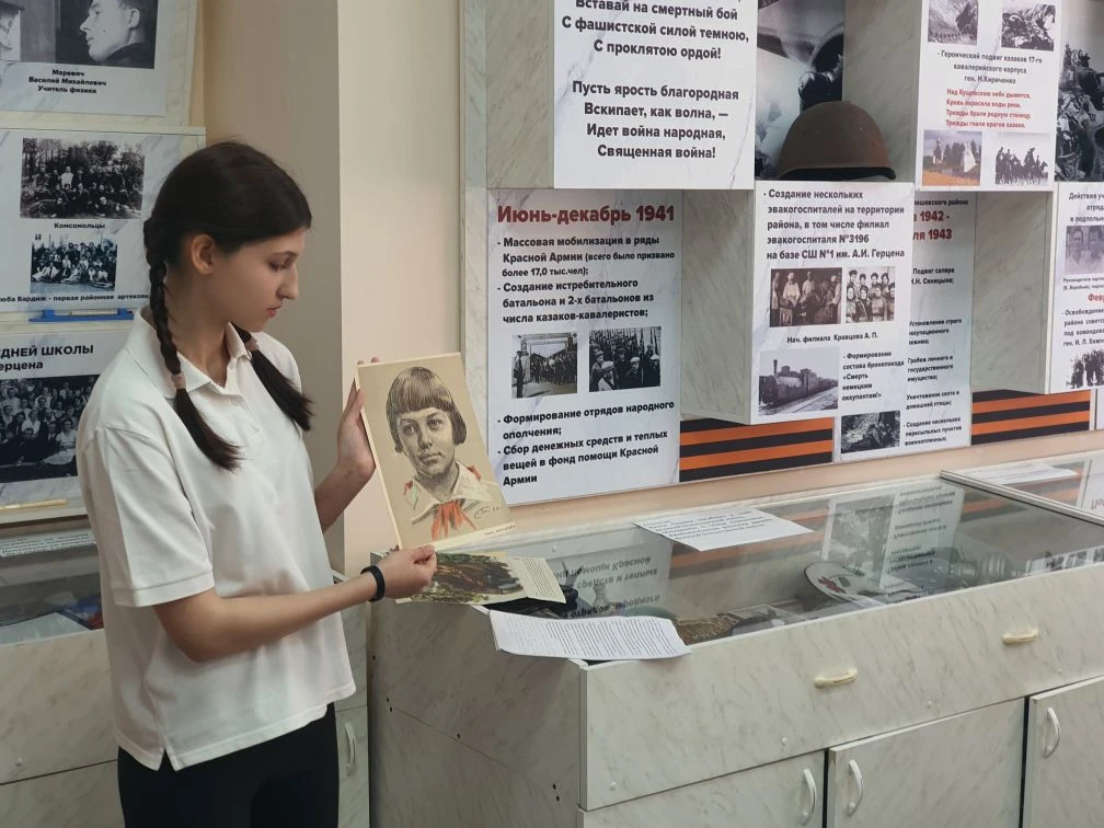 УРОК МУЖЕСТВА   ✏️На прошлой неделе у учащихся 2 "Г" класса прошёл урок мужества, посвящённый юным з