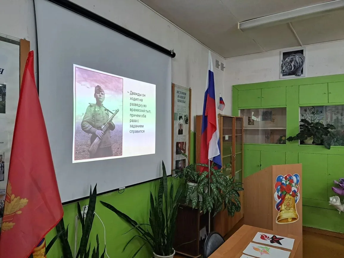 Сегодня в школе - интернате был проведён воспитательский час на тему : "Дети и война". ...