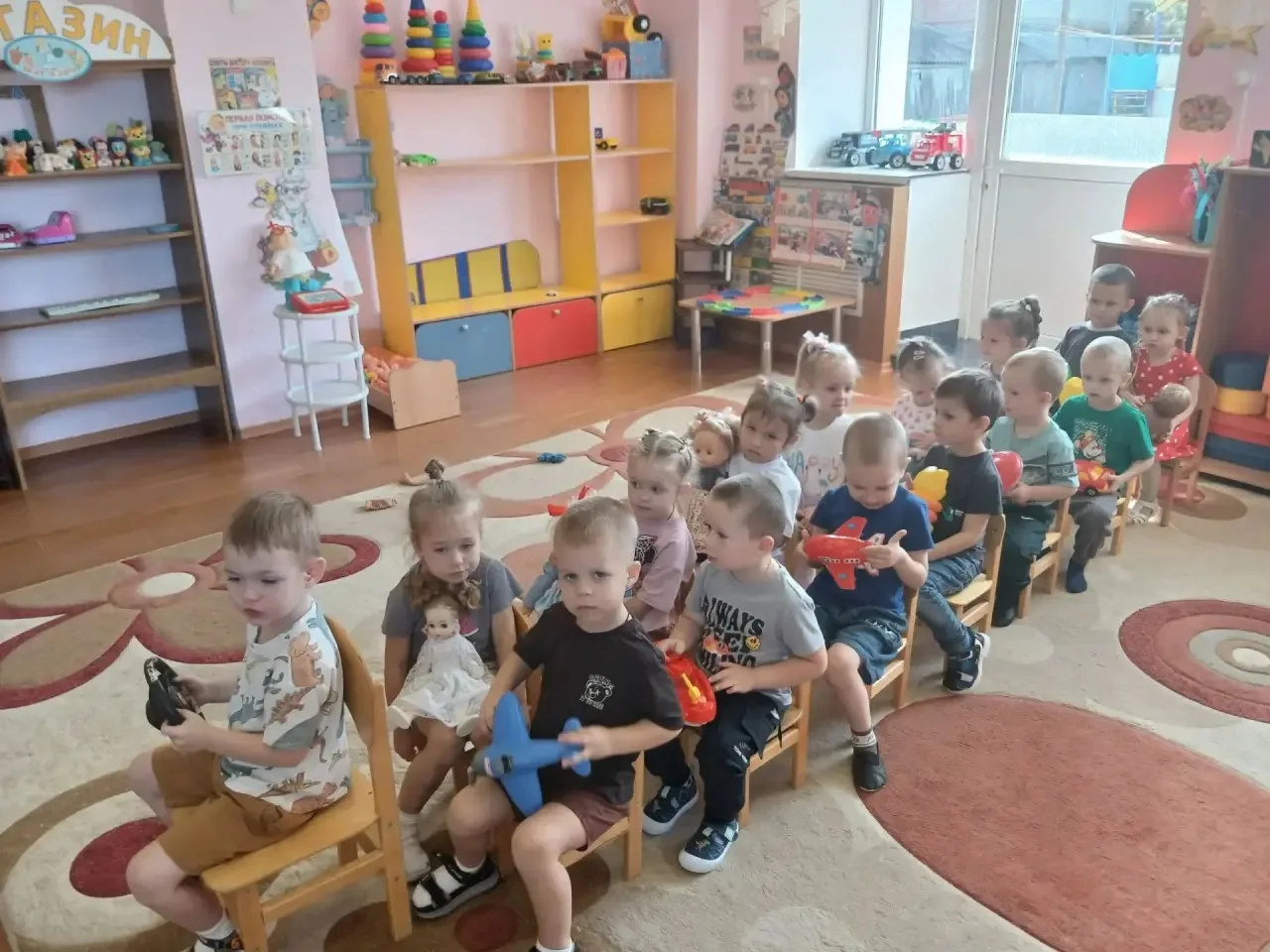 В рамках празднования Всемирного дня туризма с детьми младшей группы были проведены мер...