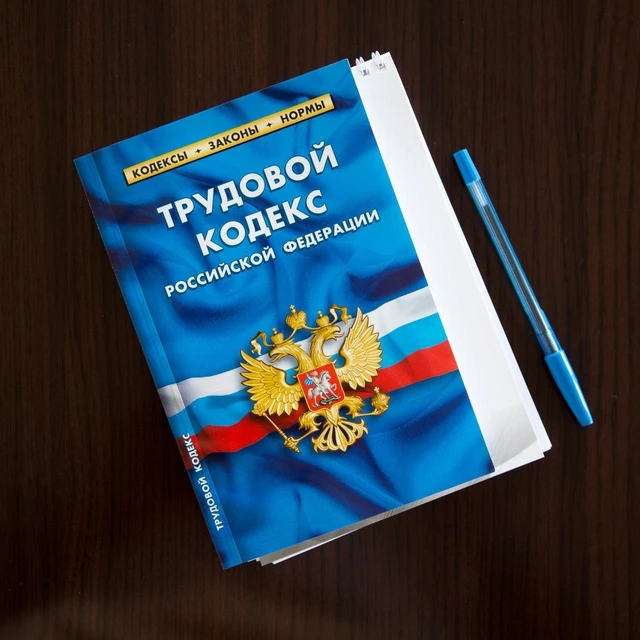 ⚠️ Сторож сломал руку на работе, но назвал травму бытовой. Государственный инспектор тр...