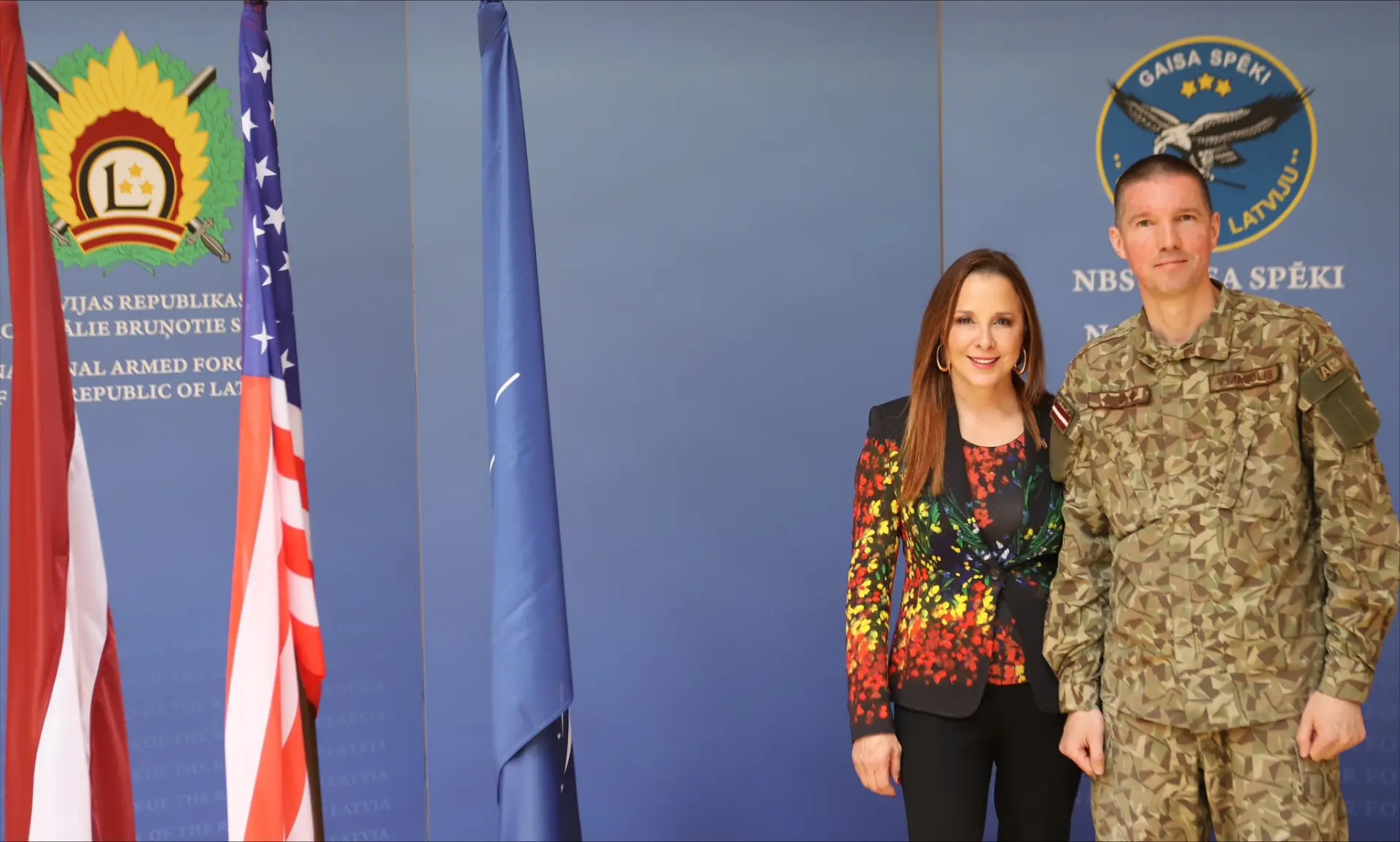 США подкрались незаметно с западного фланга.
Я краем глаза давно уже наблюдаю за тем, как по-свойски
