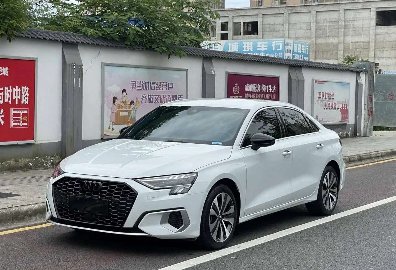 🇨🇳Авто из Китая доступен к заказу
Audi A3L
📌2021
📌2WD
📌150 лс
📌робот 
📌1,4л бензин 
📌комплек