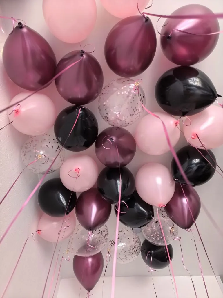Шары на потолок в стильном сочетании цветов 🤩

8 шаров хром
15 шаров пастель
5 шаров с конфетти

41