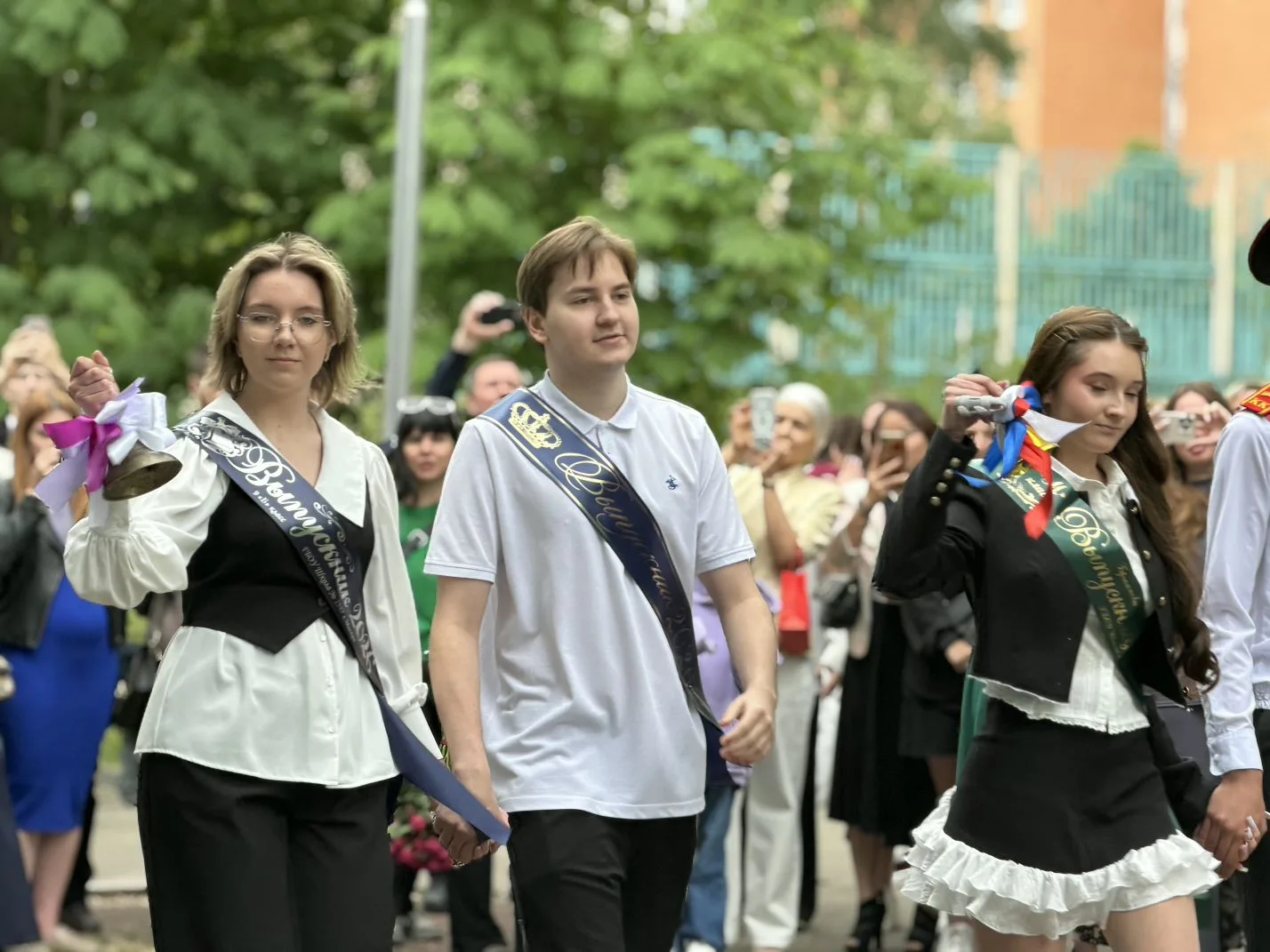 🎓 Этот звонок — как старт перед финишной прямой  🔔 Сегодня в 1 корпусе нашей школы прошла торжествен