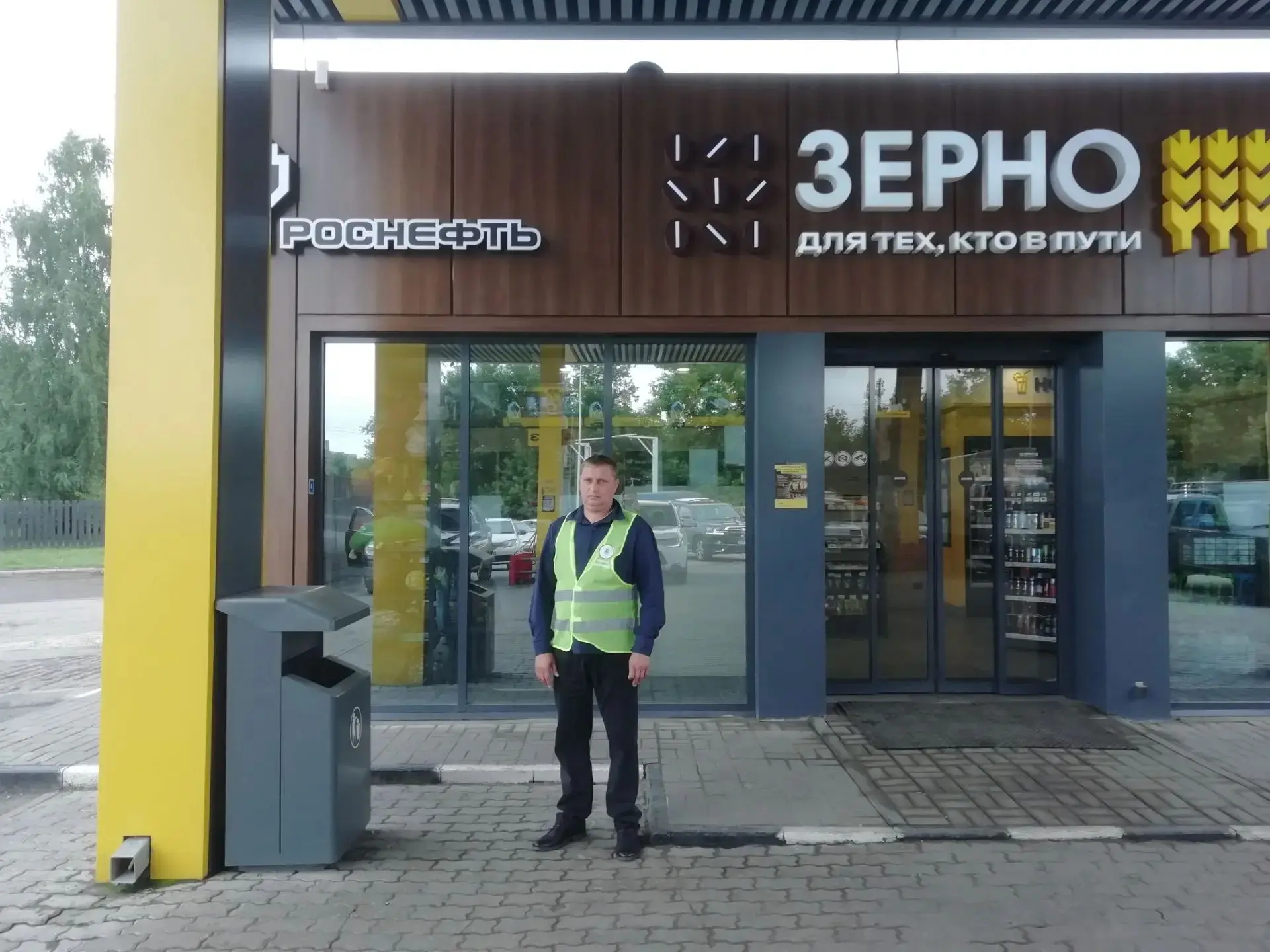 🎉 Волонтёры в деле! 🎉

Наши студенты-волонтёры вместе с педагогами помогают на АЗС по улице Москов