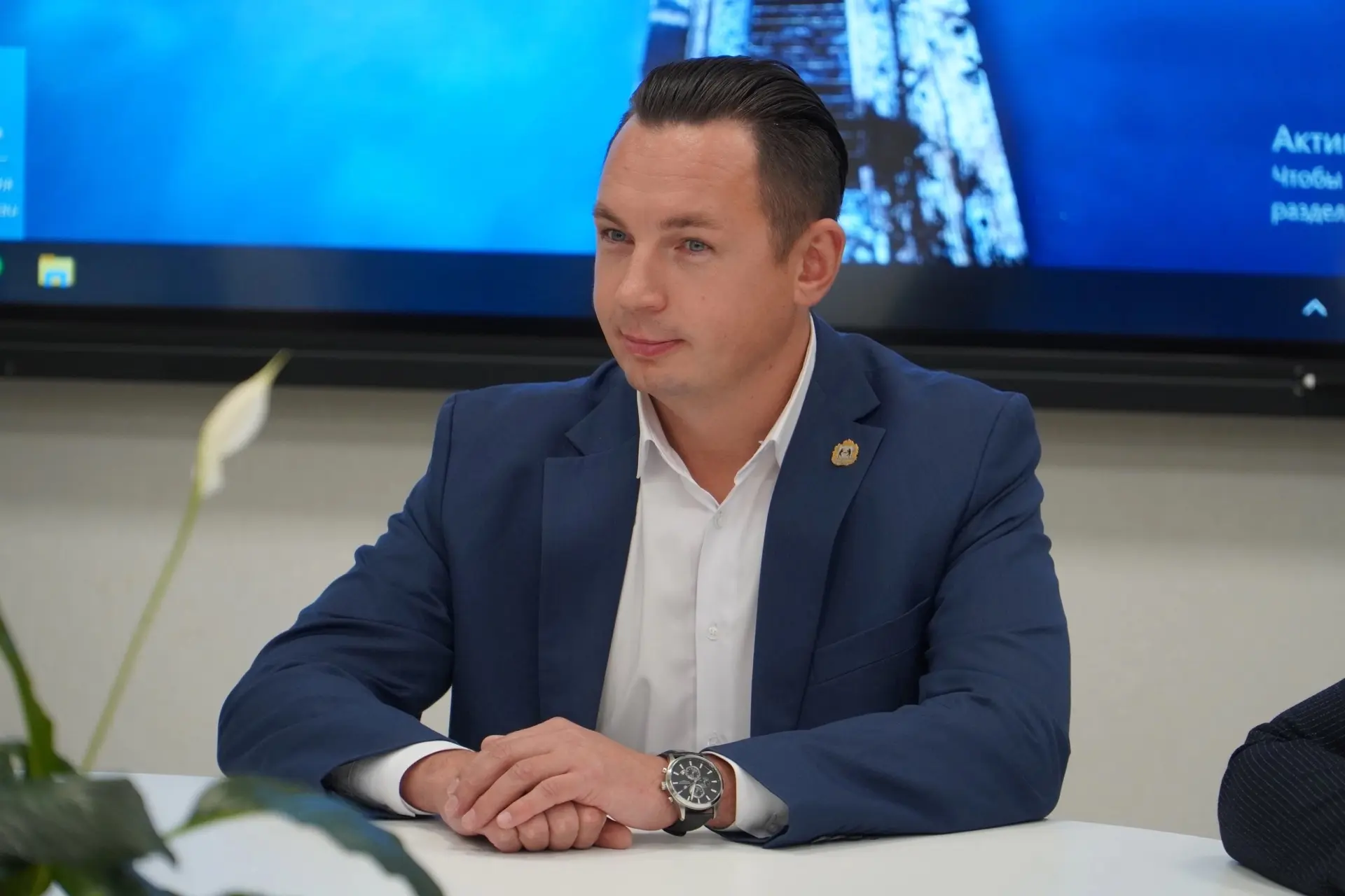 ✅Министр образования Новгородской области Дмитрий Яковлев встретился с выпускниками пед...