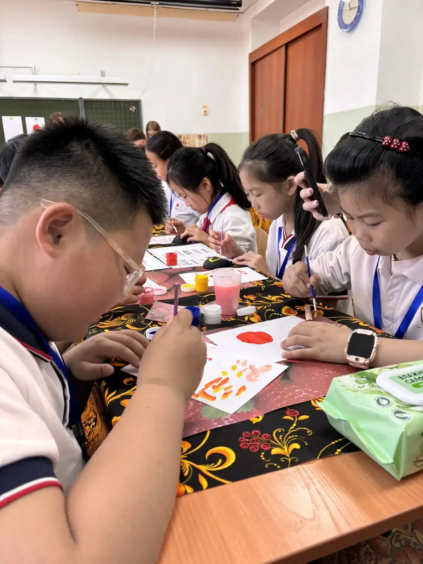 🇷🇺🇨🇳 Укрепляем международные связи! 🌍  27 апреля в Губернаторском лицее состоялся очень яркий и тёпл