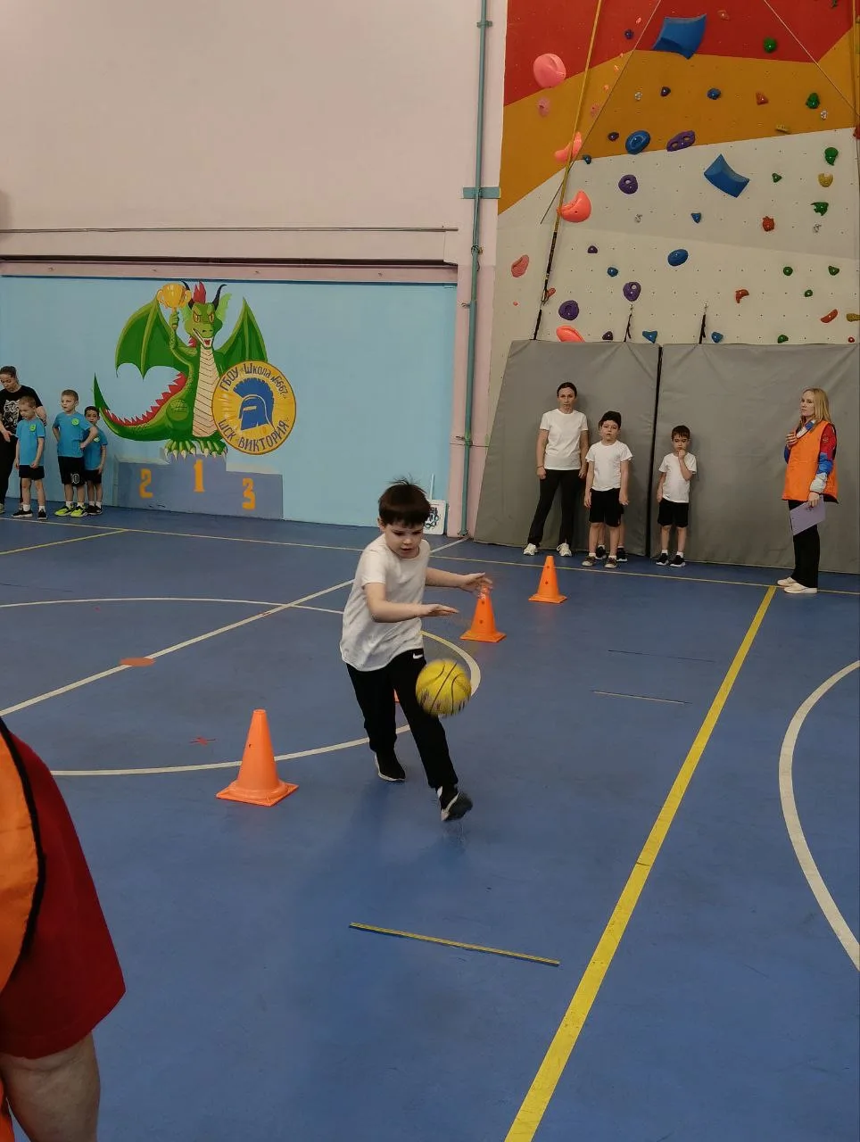 Фестиваль "Школа мяча" для дошколят: "Искра" на высоте!  🏐28 февраля в Москве прошел ежегодный фести
