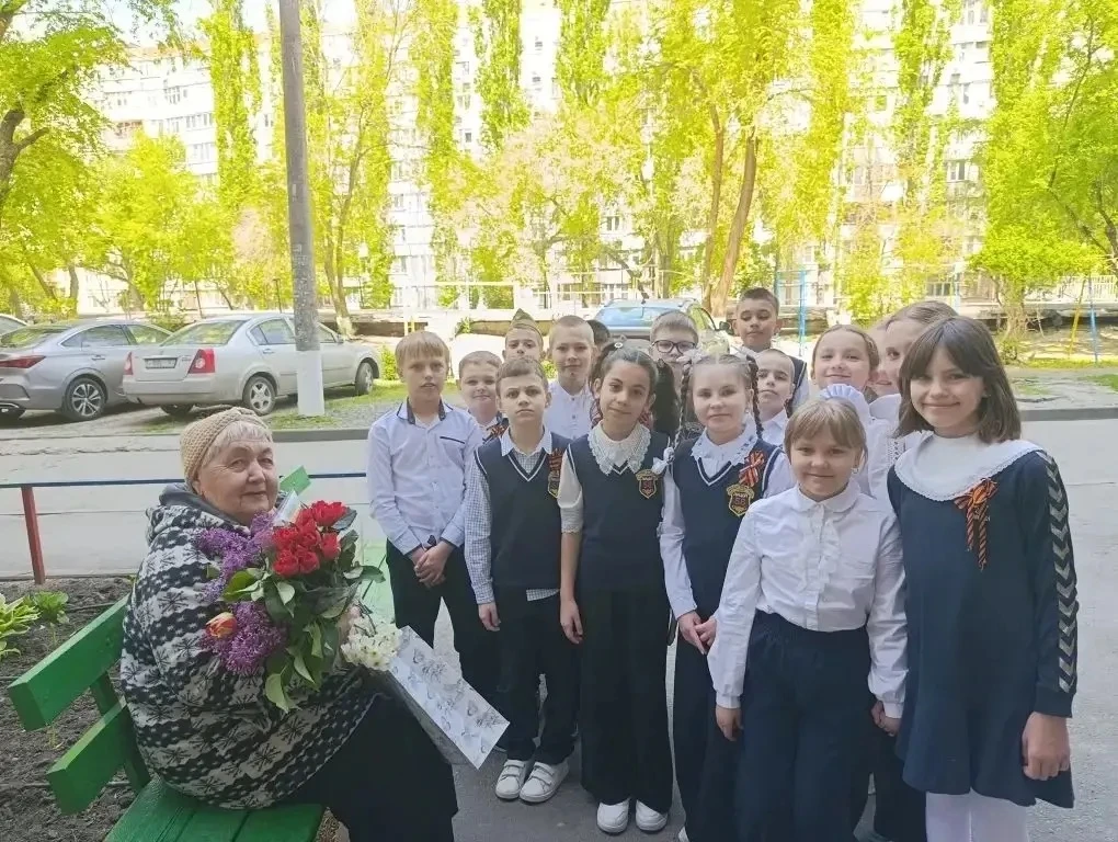 В канун празднования 9 мая учащиеся 1г, 3в, 6 а, 7 а классов встретились с ветеранами  Великой Отече