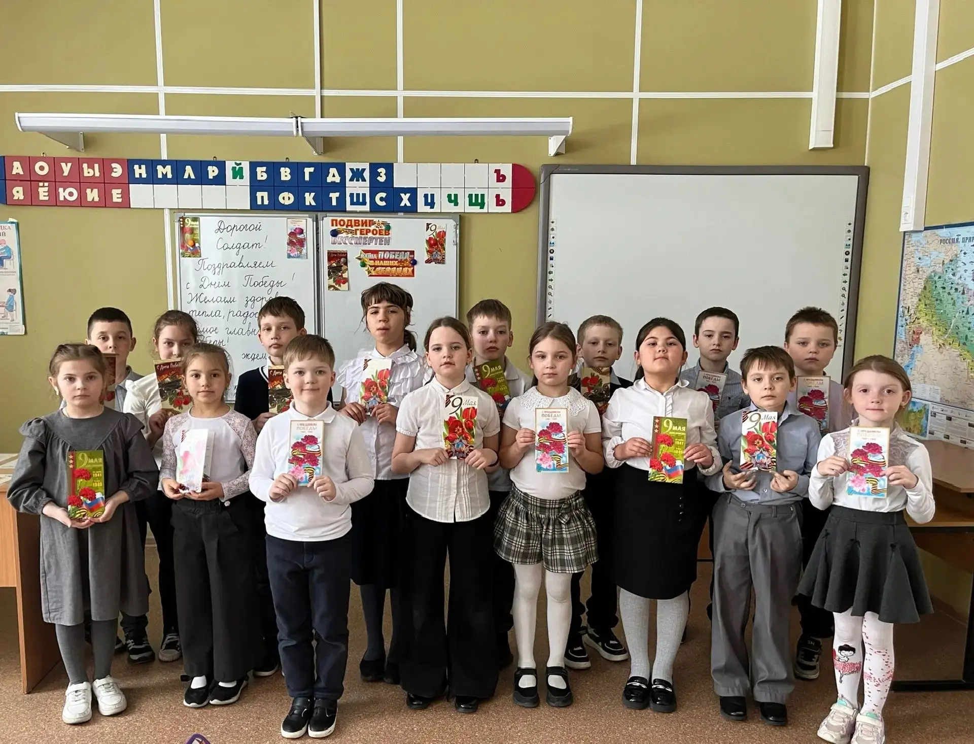 Ученики 1"Л", 2"Л" и 3"Л"  классов  МБОУ СОШ №4 приняли участие в Благотворительной акц...