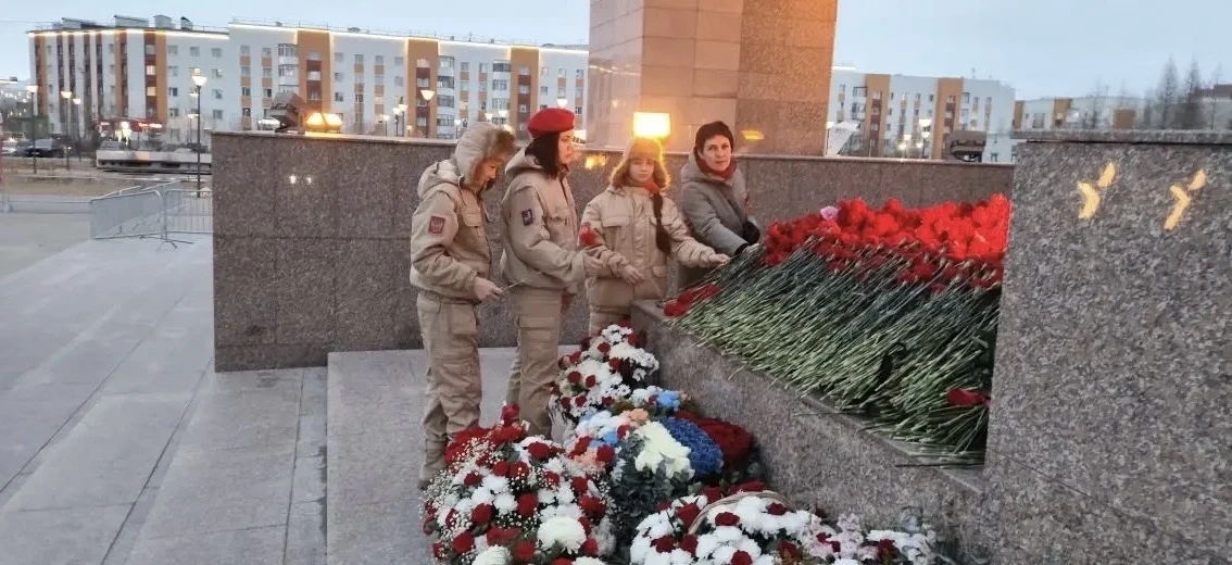 🕯️Юнармейцы школы приняли участие в акции «Свеча Памяти». Традиционная акция, где горожане почтили п