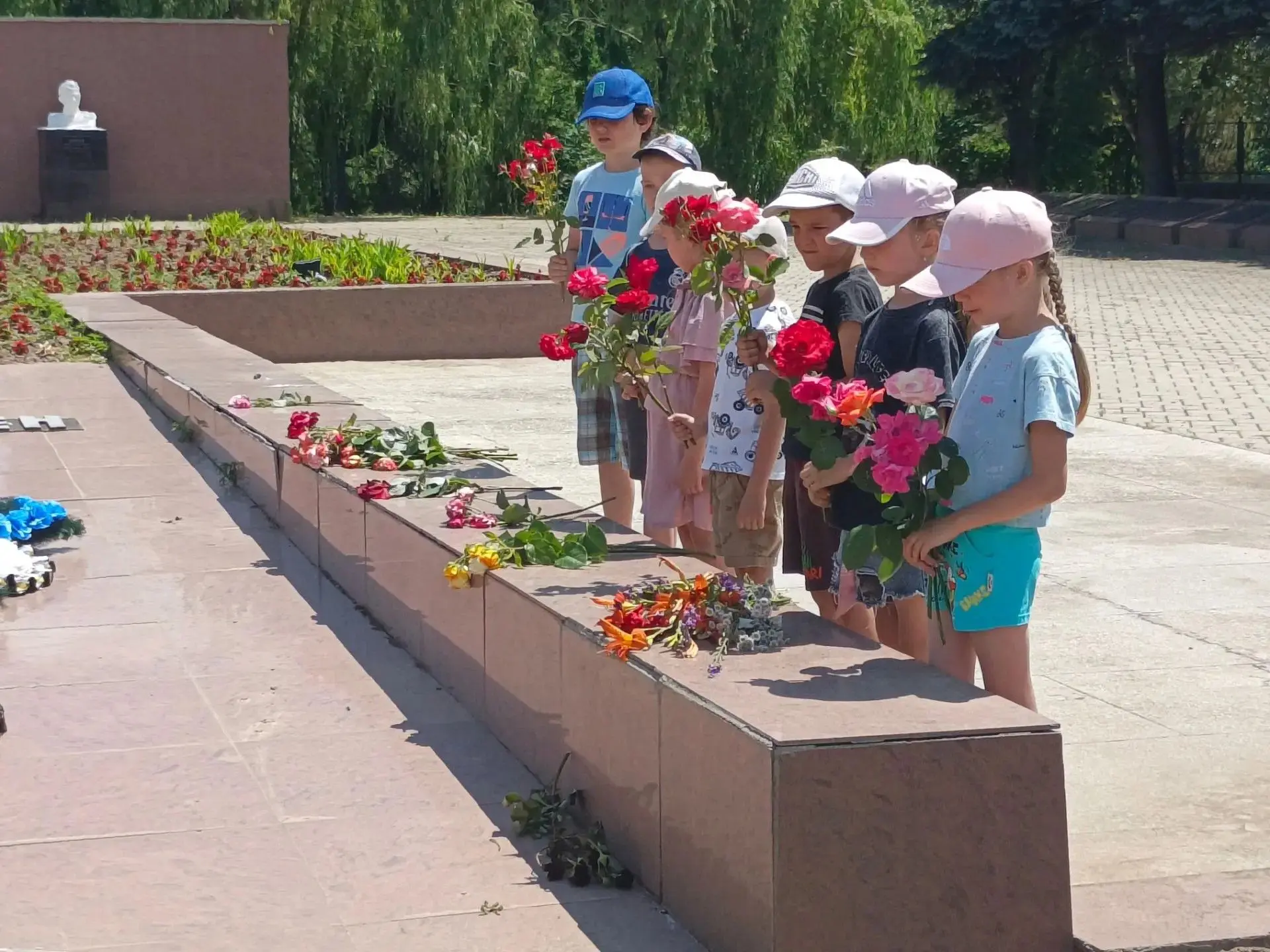 🕯️ Память жива: ребята из лагеря «Причал» посетили краеведческий музей ✨
В преддверии Дня памяти и 