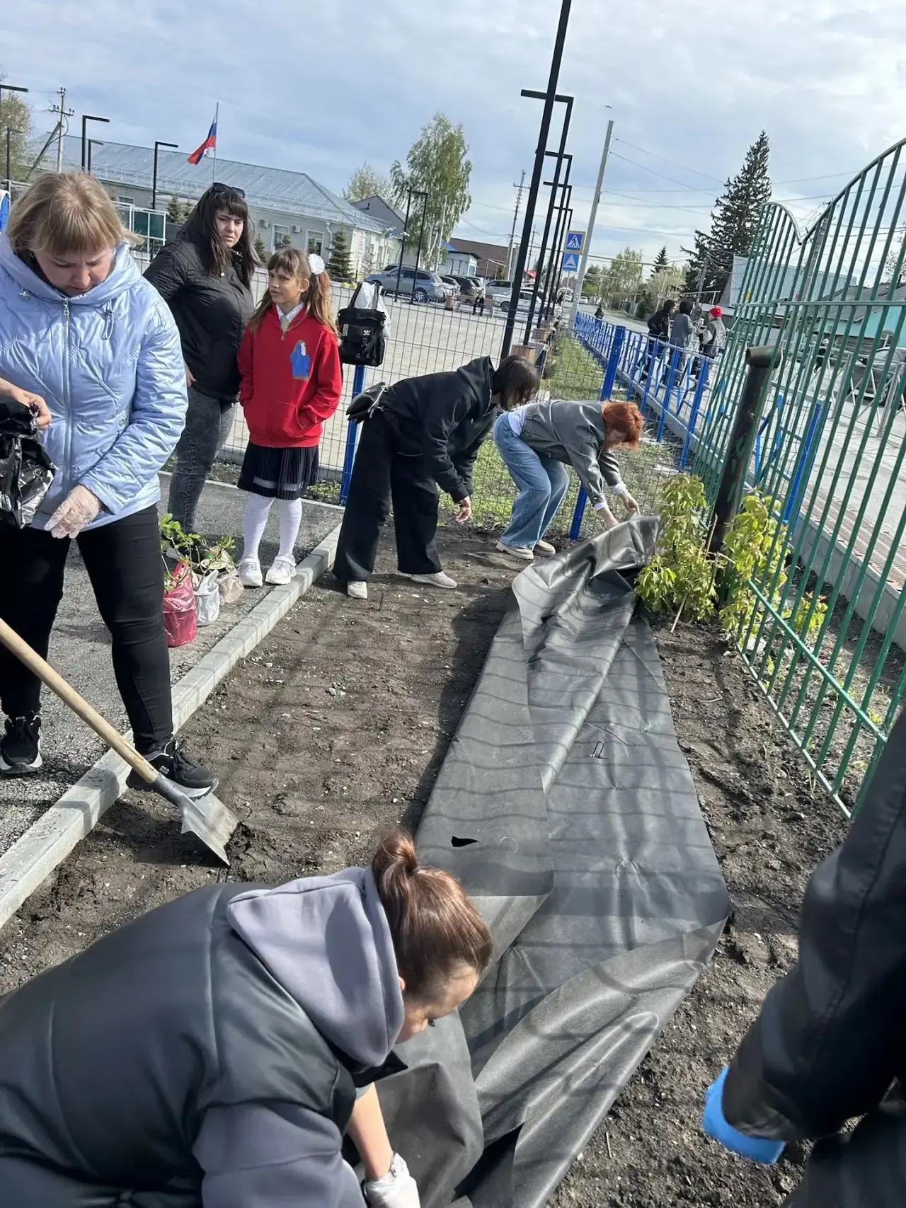 Сегодня в нашей школе произошло по‑настоящему трогательное событие: ученики и родители ...
