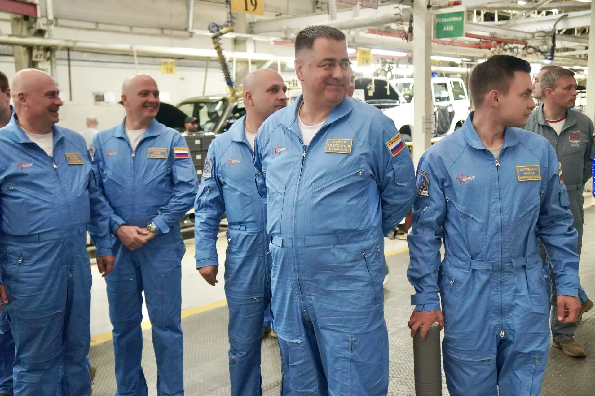 ✨Ульяновский автозавод посетила Авиационная группа высшего пилотажа «Русские Витязи»!

Летчики увиде