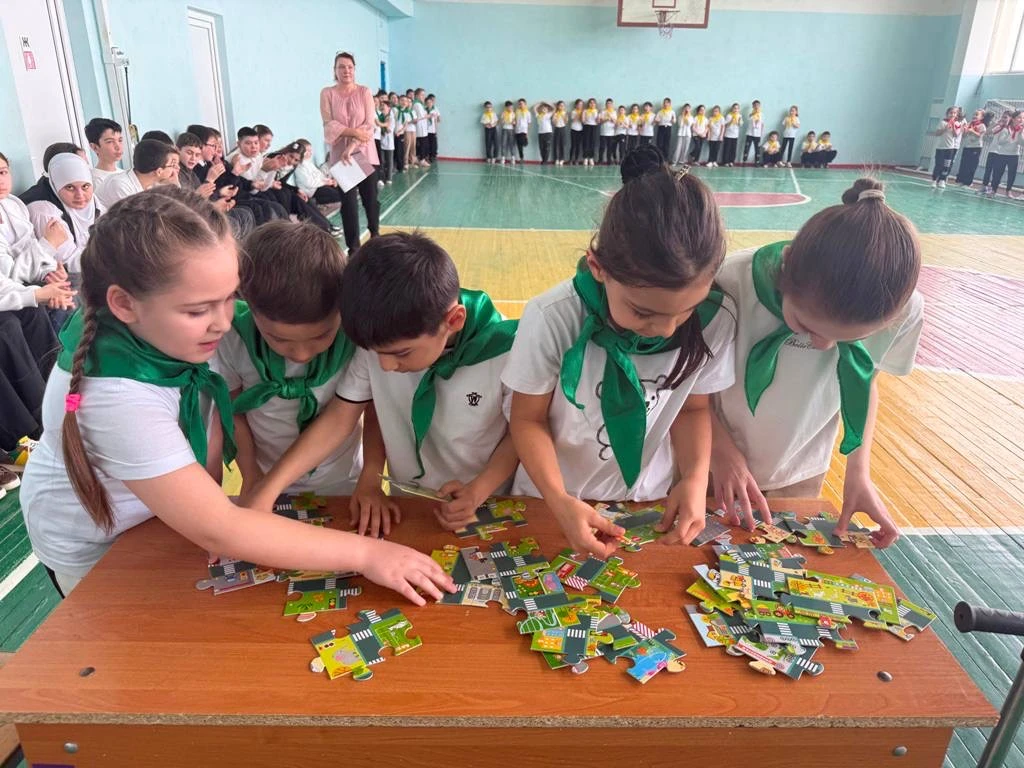 🚦В городе Нарткала, на базе средней школы №6, прошел районный конкурс для школьников среднего звена 