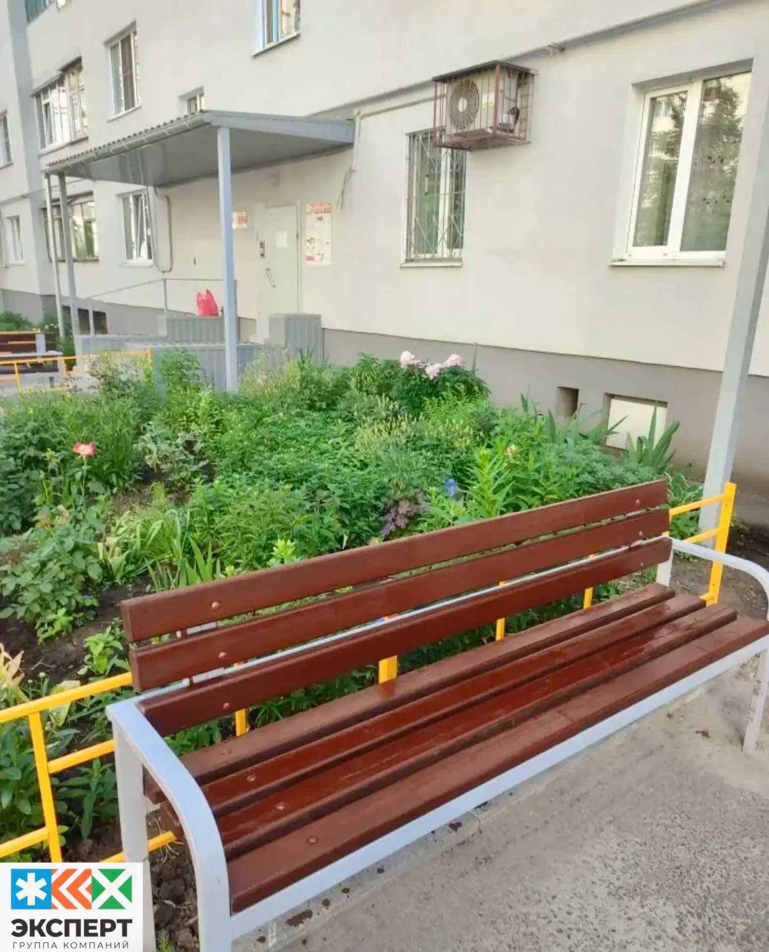 ООО «ГУК N1» обновила покрытие на лавочках, по адресу: