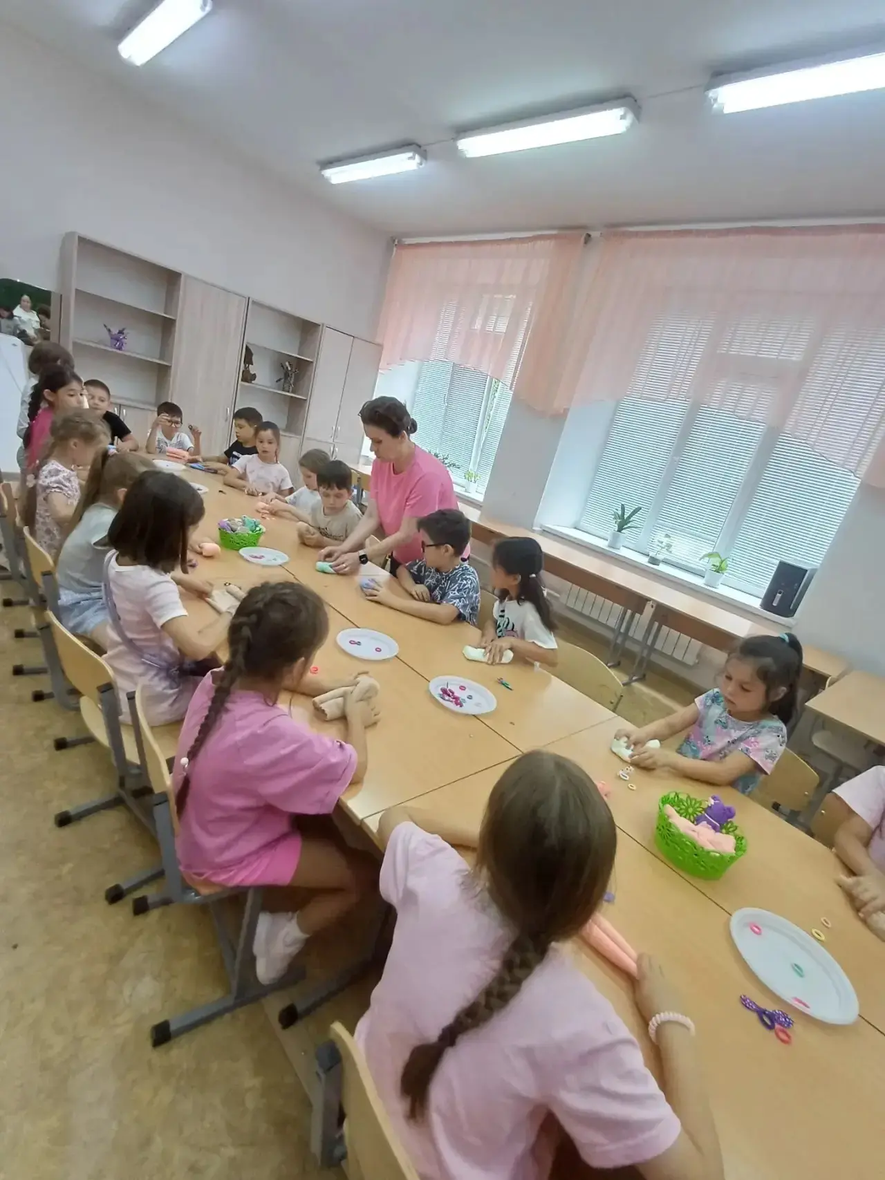 💫 Для учащихся начальной школы прошёл увлекательный мастер-класс по изготовлению мягких мишек.

Реб