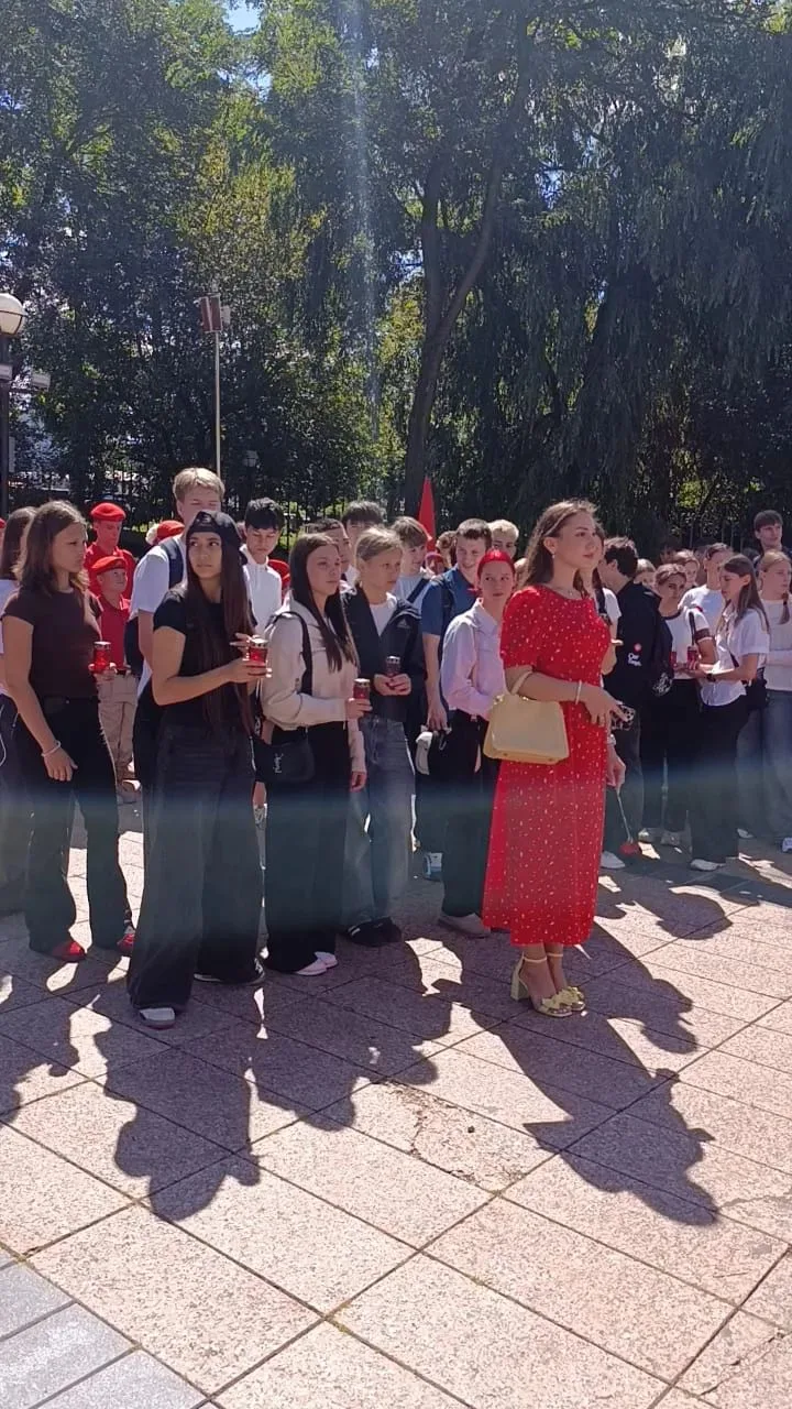 Сегодня, 3 сентября 2026 года, студенты первого курса приняли участие в городском митин...