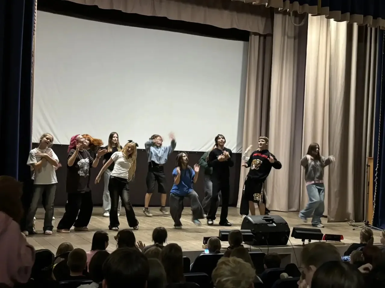 В творческой программе «Ярче всех» участвовали все отряды✨✨✨