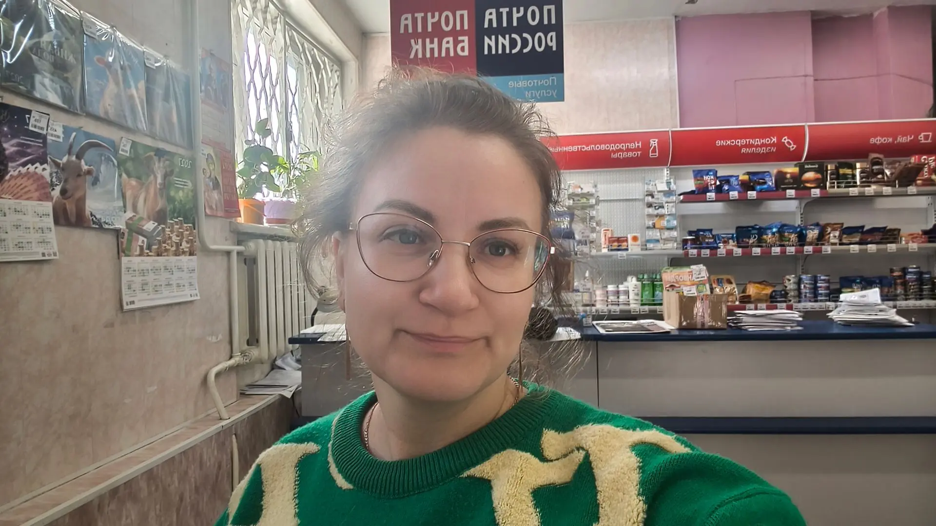 Пришли с сыном на Почту России. Говорю ему: