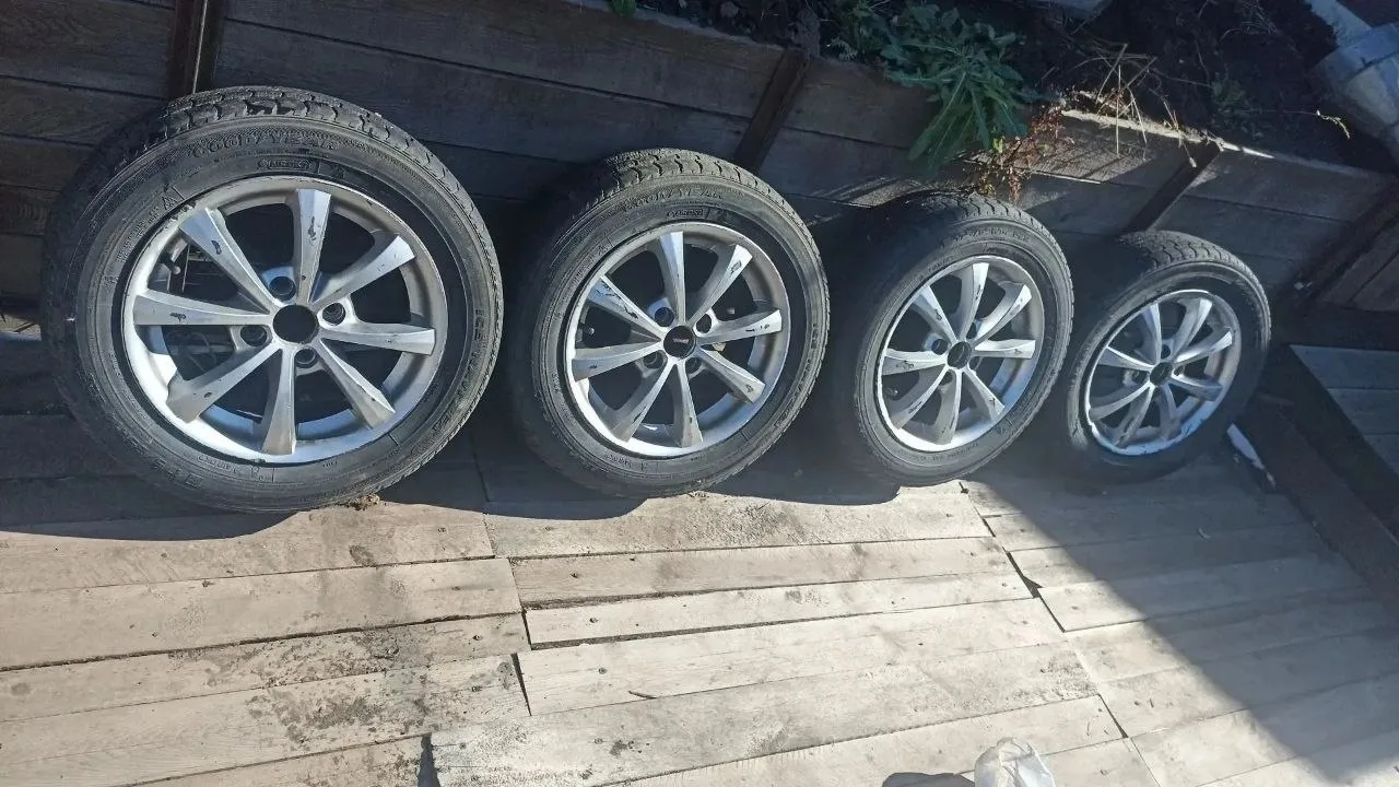 Продам шины вместе диском