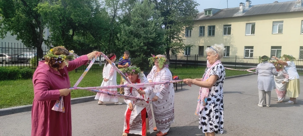 ✨22 июня для получателей социальных услуг проводили мероприятие ко дню «Солнцестояния»☀️
Узнали об и