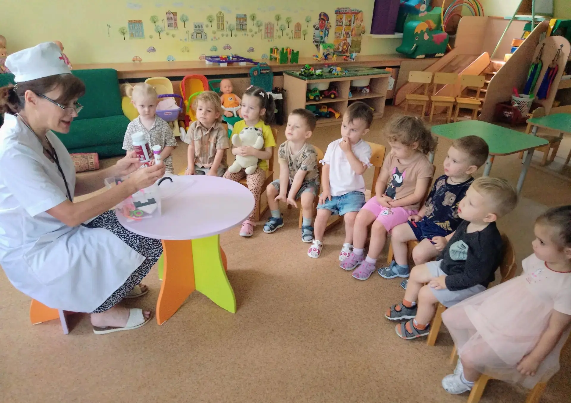 В младшей группе прошёл познавательный день!
Малыши с огромным восторгом и любопытством рассматривал