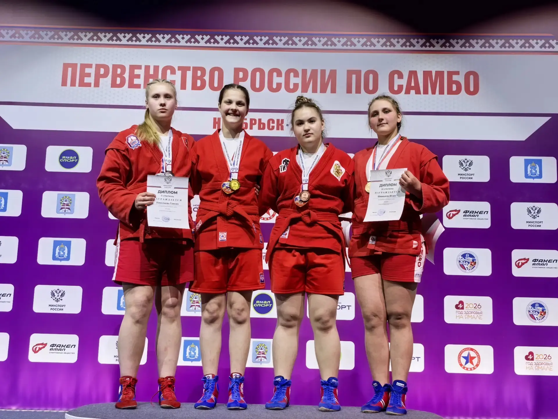 Ну и завершаем сегодняшний день новостями из Ноябрьска. Финальный день Первенства Росси...