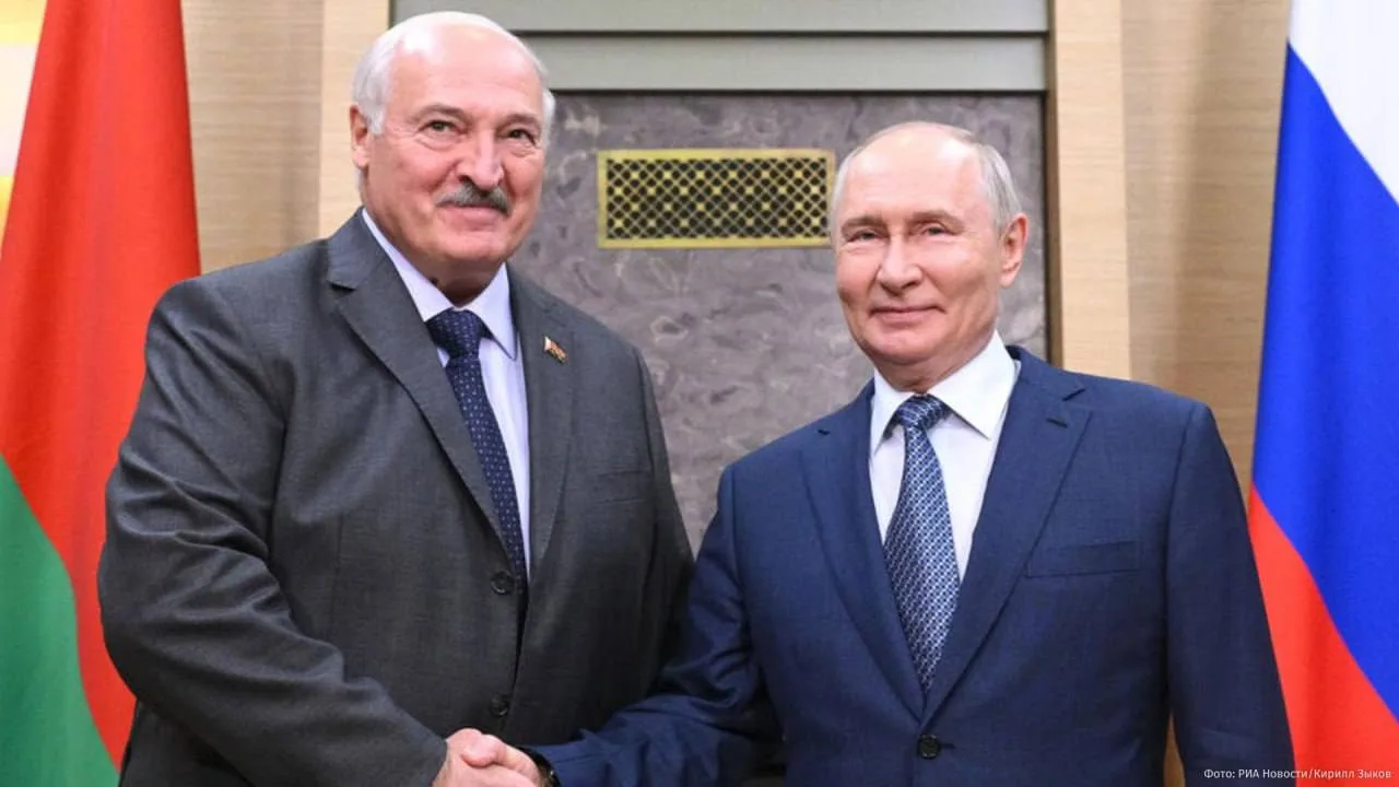 Лукашенко поздравил Путина с днем рождения