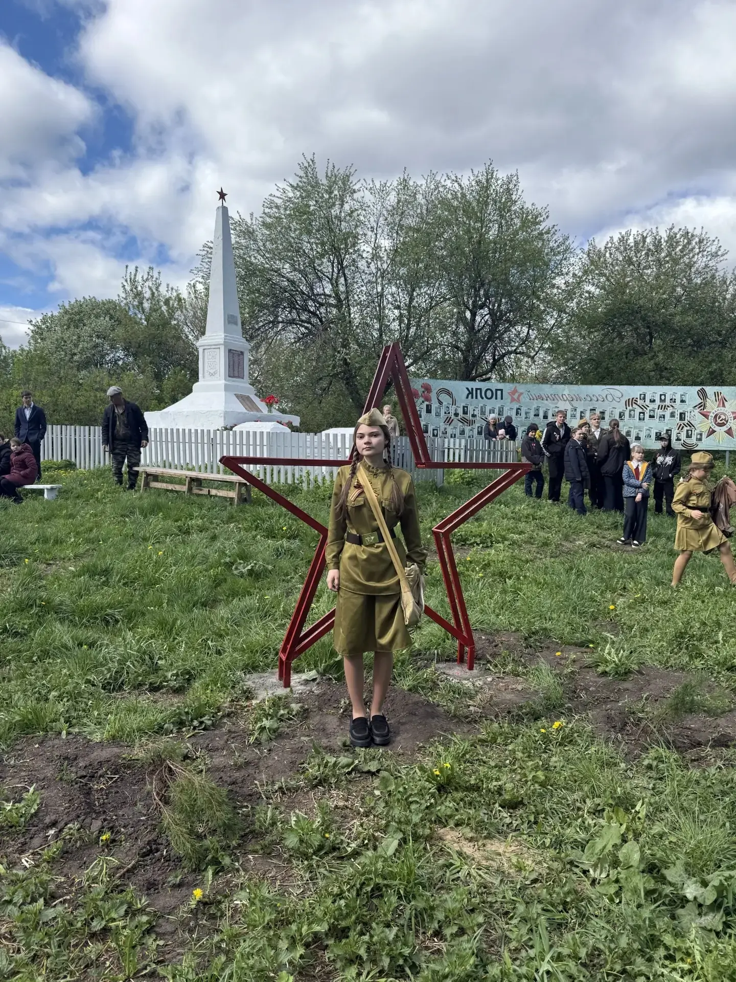 В честь 81 годовщины Победы в селе Русский Юрткуль, возле памятника установлена Звезда ...