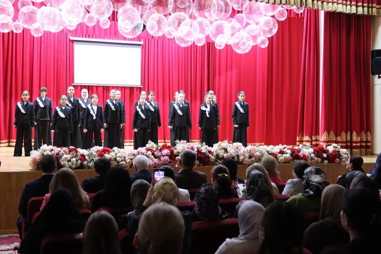 💥 В актовом зале Дворца детского творчества состоялся XVII Слет одаренных детей Буйнакска «Триумф из