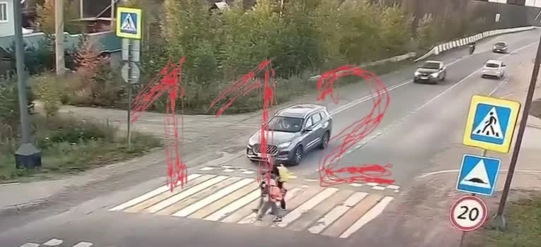 Девятиклассник на мотоцикле сбил девочку на пешеходном переходе под Красноярском.