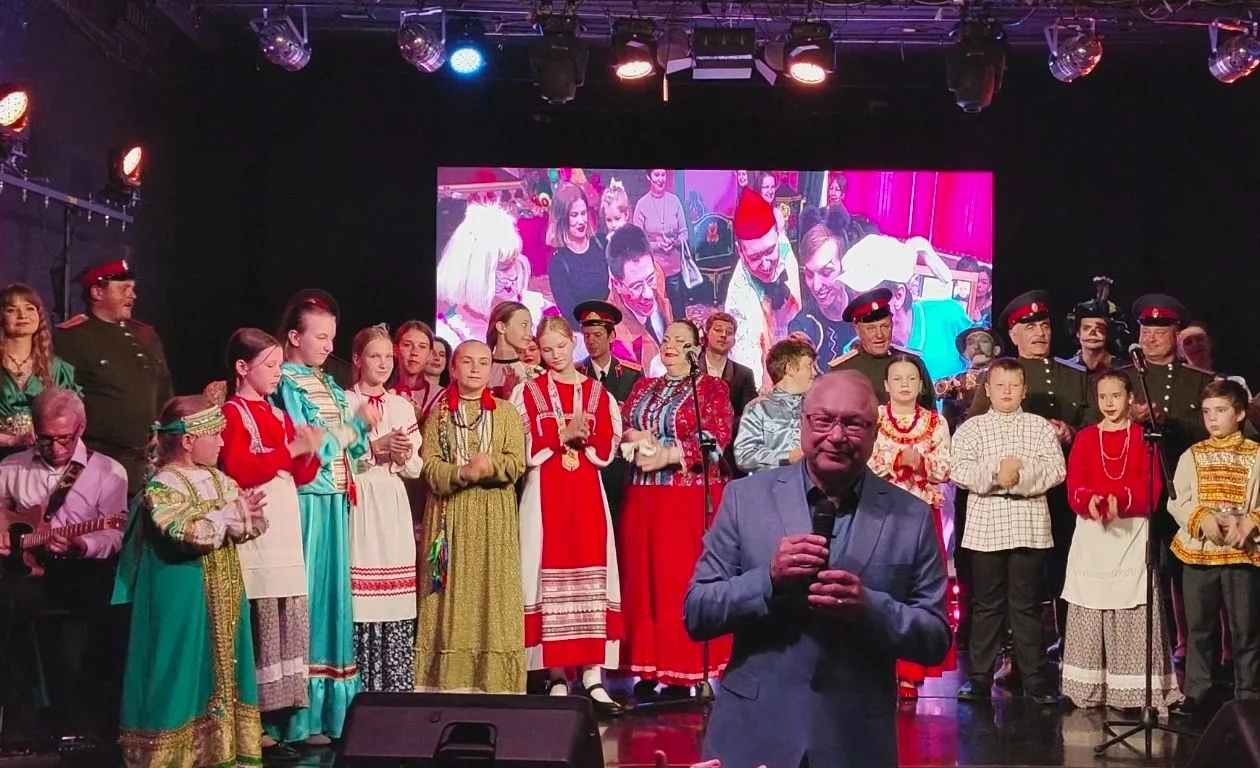 👏 В Волгоградском музыкально-драматическом казачьем театре поэт, музыкант, режиссёр и директор теат