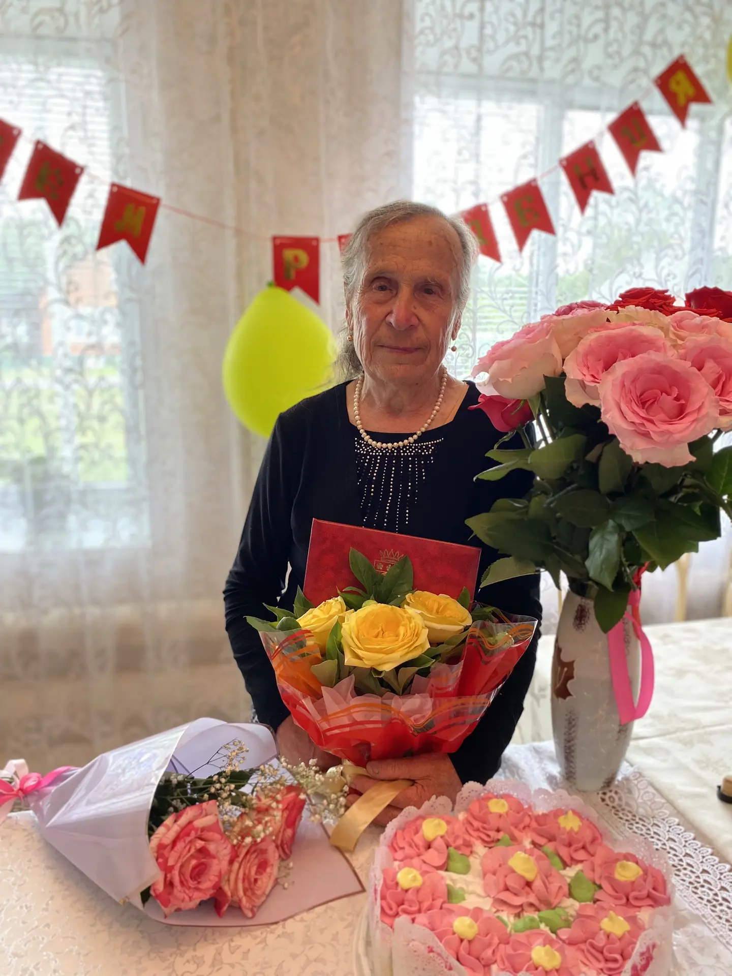 🎉 Сегодня свой 90-летний юбилей празднует замечательный человек, педагог с большой буквы — Валентин