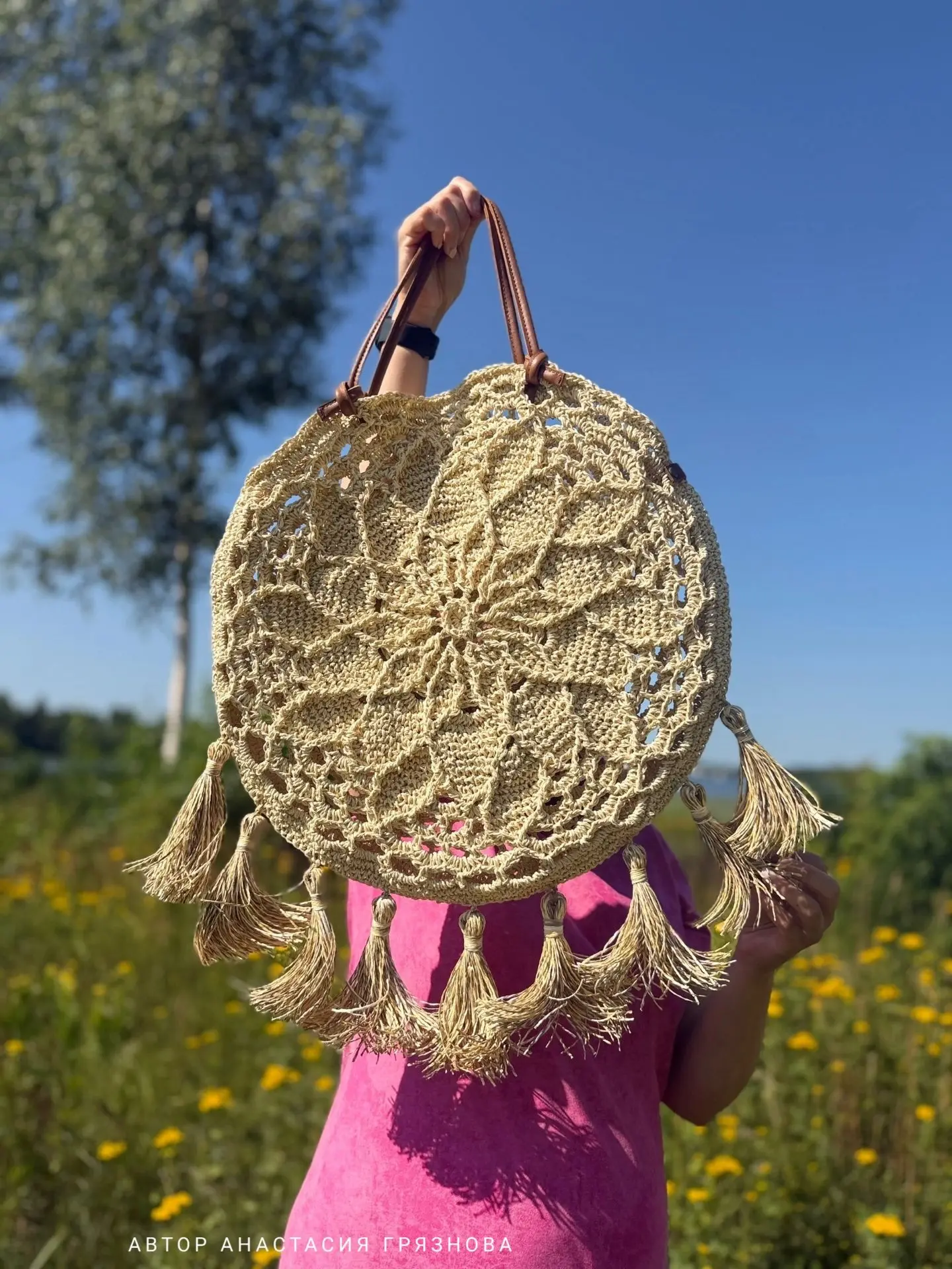 Если вам летом нет дела до ковров, то точно есть дело до таких сумок!🙂

Для меня самой это было нео