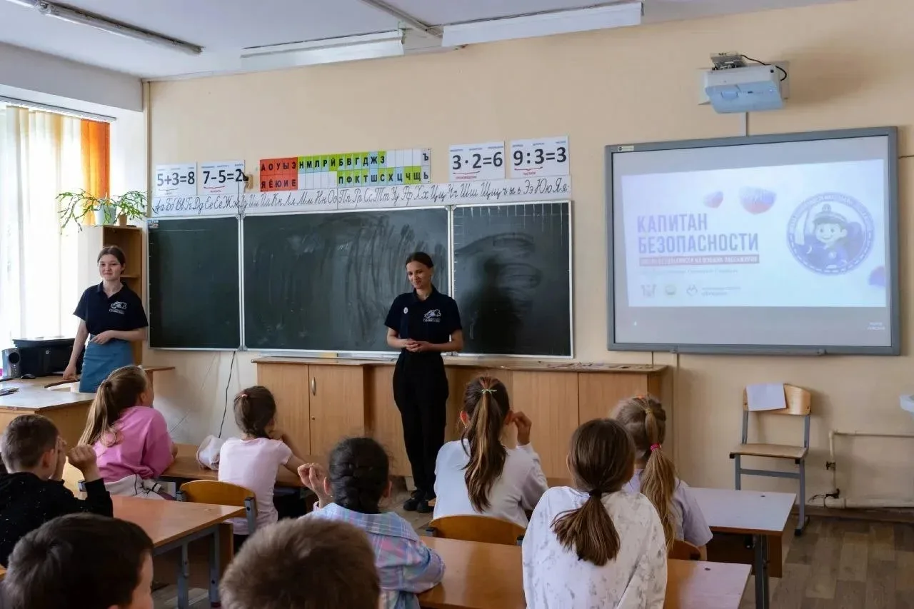 💬А еще  в пришкольный лагерь приходили активисты студенческого патриотического клуба "...