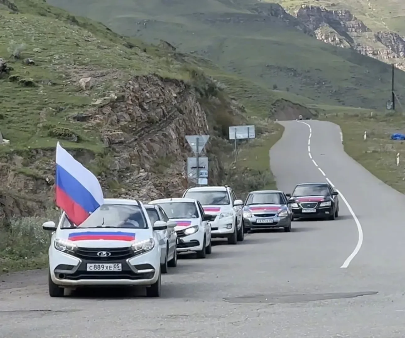 В рамках празднования Дня Государственного флага Российской Федерации Детско-юношеская ...