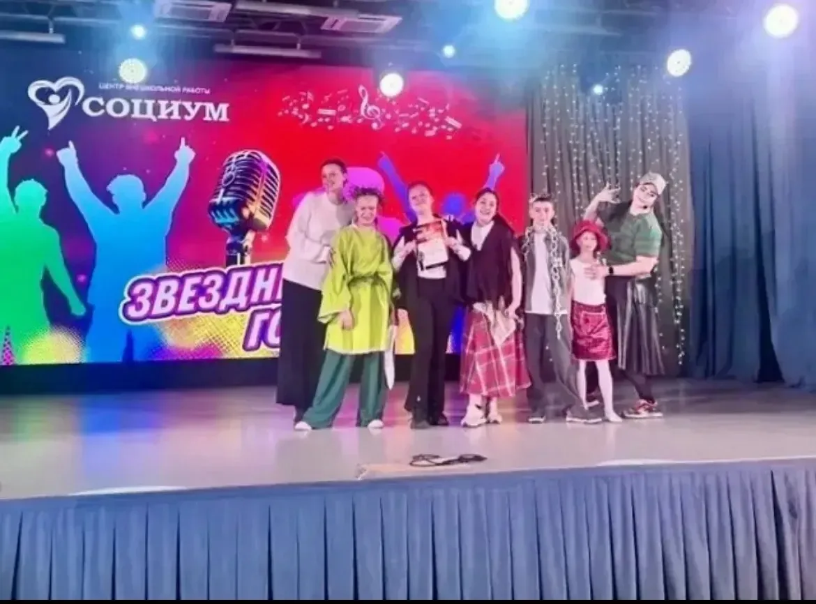 Галерея славы Лицея🏆 21 апреля в социуме «Б-6» проходил конкурс «Созвездие голосов».  Кутузова Анаст